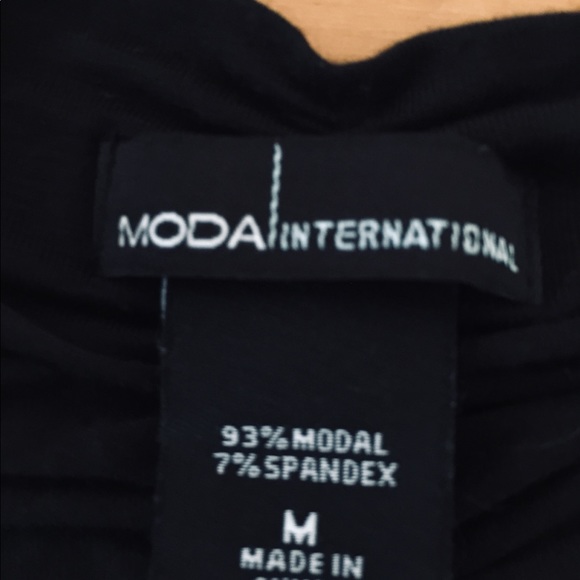 Black dressy top with opening in back✨ - Picture 3 of 3